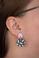 Törmi Neilikka round earrings pink