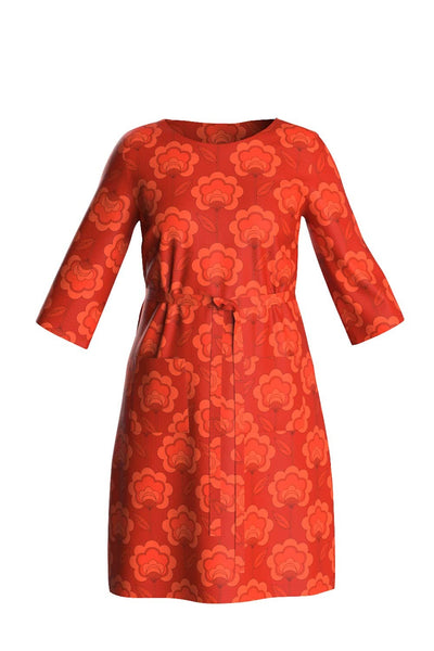 The Cissi och Selma dress Doris Retroblom Röd by BUTIK KUBIK showcases a chic A-line cut with three-quarter sleeves and a floral pattern. It features a round neckline, waist tie, and stylized flowers in red and orange crafted from ekologisk bomullstrikå for sustainable elegance.