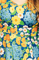 Cissi och Selma Greta klänning Blomklasar